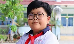 Cậu bé lớp 6 là công dân trẻ tiêu biểu của TP HCM Cậu bé lớp 6 là công dân trẻ tiêu biểu của TP HCM