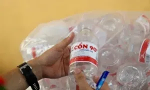 Hai đường dây sản xuất cồn y tế giả bị phát hiện Hai đường dây sản xuất cồn y tế giả bị phát hiện