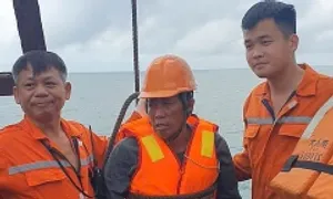 Người sống sót 42 giờ trên biển: 'Uống nước mưa, ăn cua sống để cầm cự'